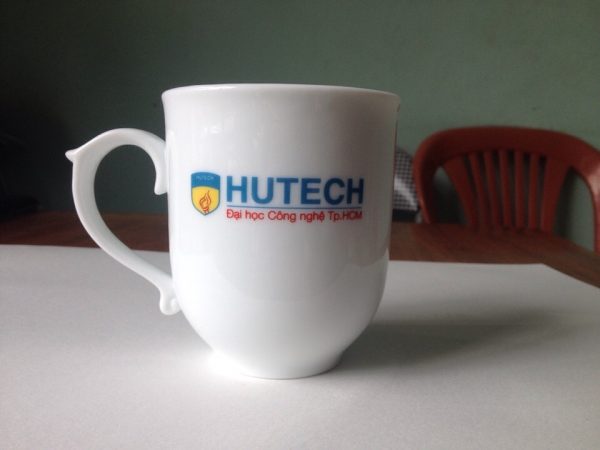 Ly sứ gốm Bát Tràng nắp ngọn đuốc in logo Hutech MNV-LST02