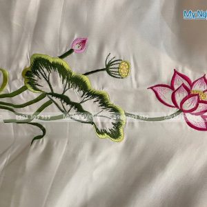 Khăn lụa thêu tay