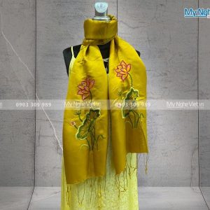 Khăn luạ thêu sen