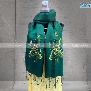 Khăn lụa thêu sen