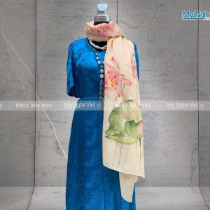 Khăn lụa vẽ sen màu kem