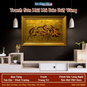 Tranh sơn mài mã đáo dát vàng 40x60cm có khung 50x70cm