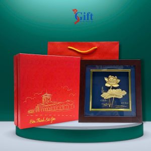 Tranh hoa sen dát vàng nền xanh để bàn 24k 20x20 + Hộp xilot đỏ - MNVHD04.2